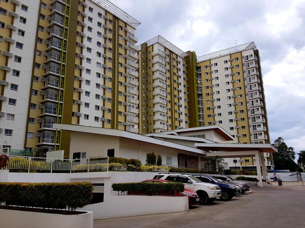 Keys 'N Places Holiday Rentals At Mesaverte Condo Cagayán de Oro Exterior foto
